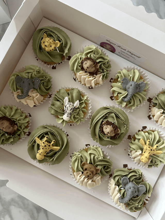 Safari jungle animal cake