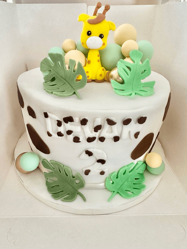 Safari jungle animal cake