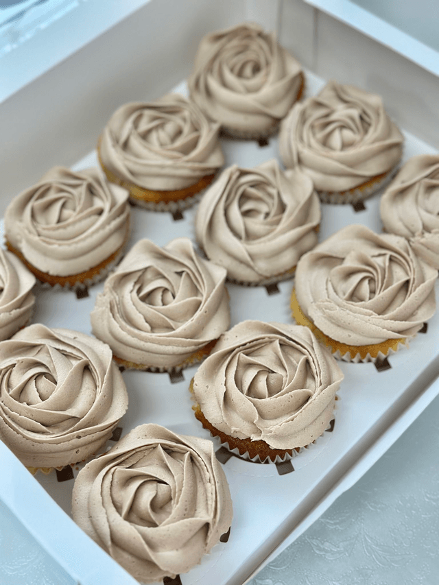 Neutral Beige Birthday Cupcakes