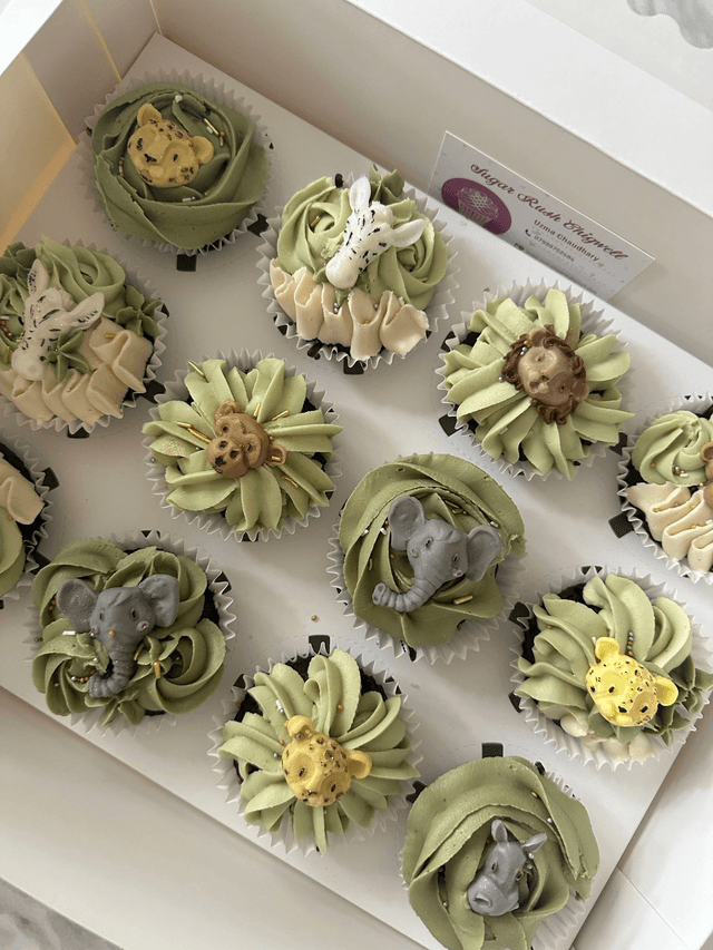Safari jungle animal cake