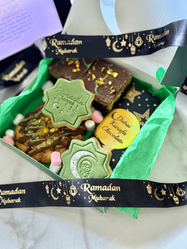 Ramadan Eid Dubai Pistachio Kunafa Chocolate, Kunafa Brownies, Kunafa Chunky chocolate chip Cookies, Biscuits 