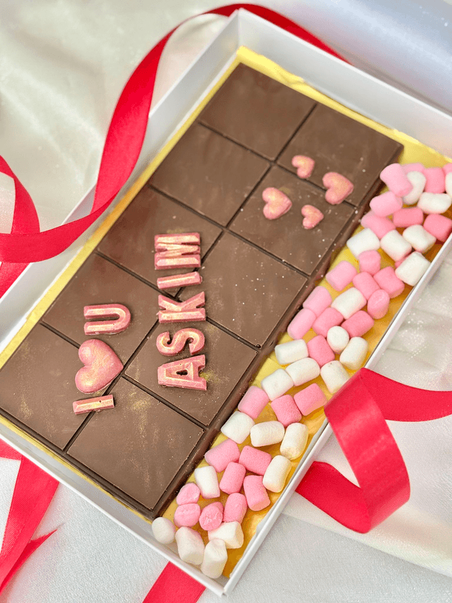 Dubai Kunafa Chocolate - Make it yours! Personalised Chocolate