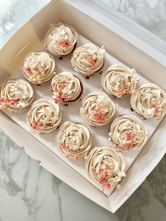 Floral white Birthday / Wedding Cupcakes